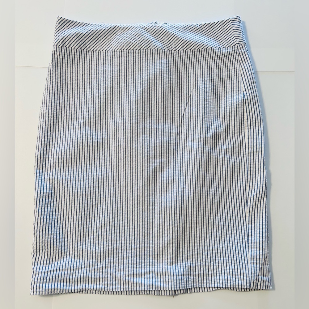 Lord & Taylor blue and white pin striped pencil skirt size 6